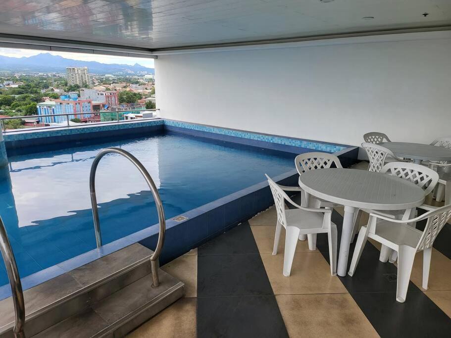 Kandi Big 1 Bedroom King Bed, Free Housekeeping, Wi-Fi Ángeles Exterior foto